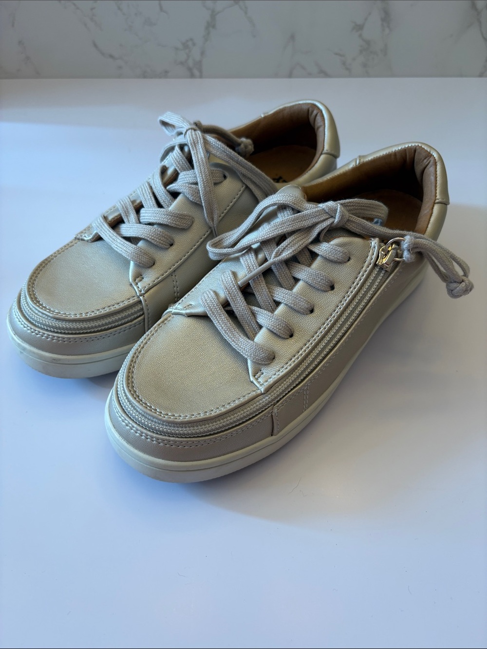 Billy Sneaker II women’s zip around sneakers size 6 in tan/ nice shape